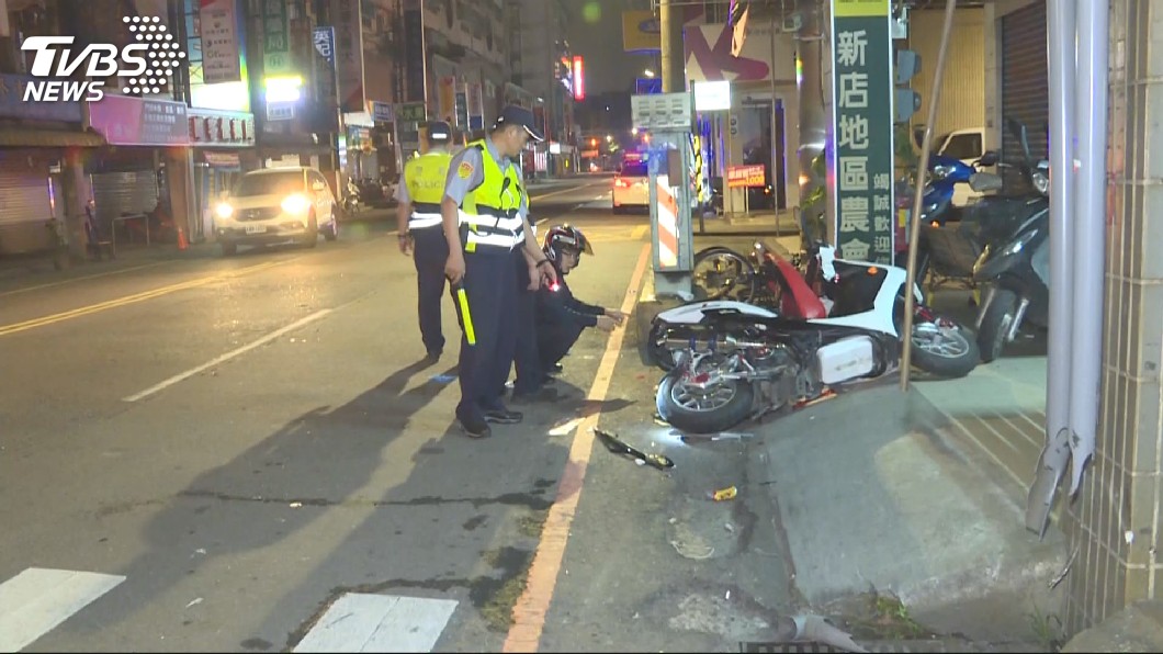 婦人騎車從巷弄竄出　撞上情侶釀1死2傷