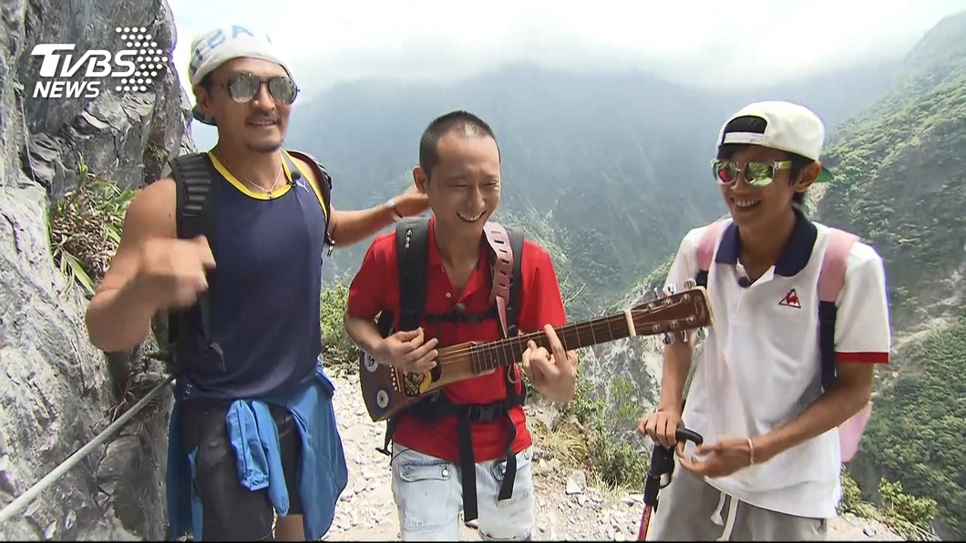 浩角翔起挑戰三鐵賽　爬登山步道竟腿軟