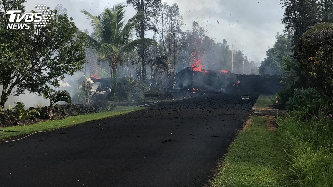 夏威夷火山暫回穩 居民趁空檔搶救家當
