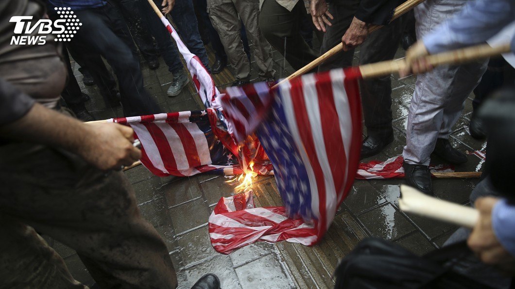 毀核協議!伊朗爆反美情緒 國會燒美國旗