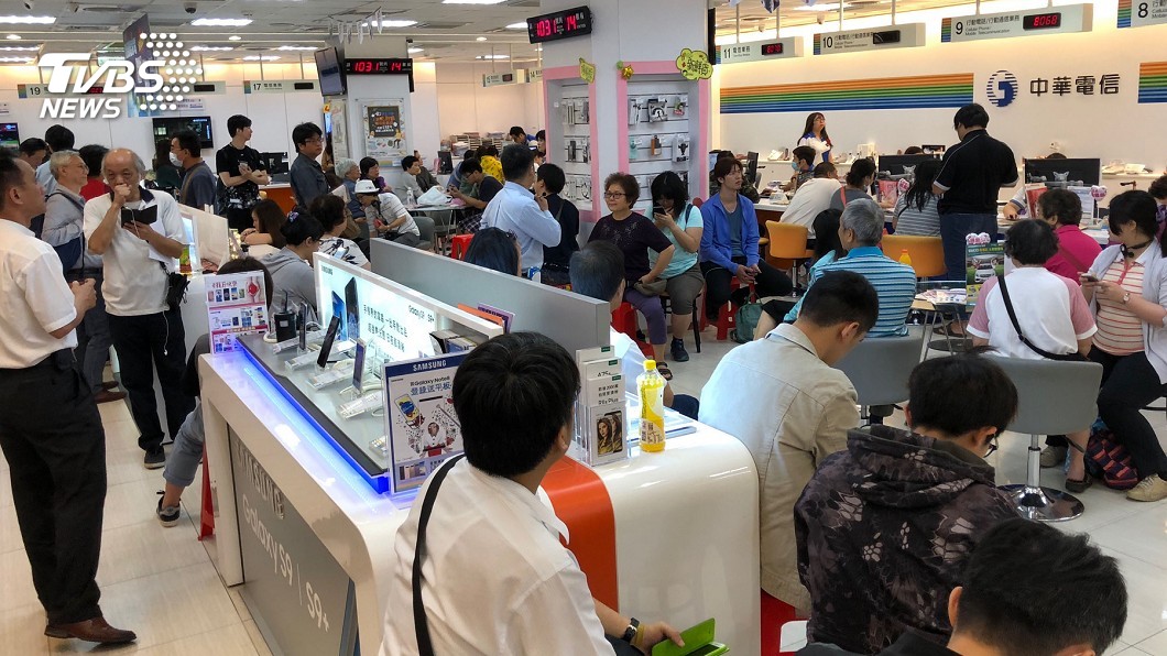 快訊/499之亂! 中華電信董事長15:00出面說明