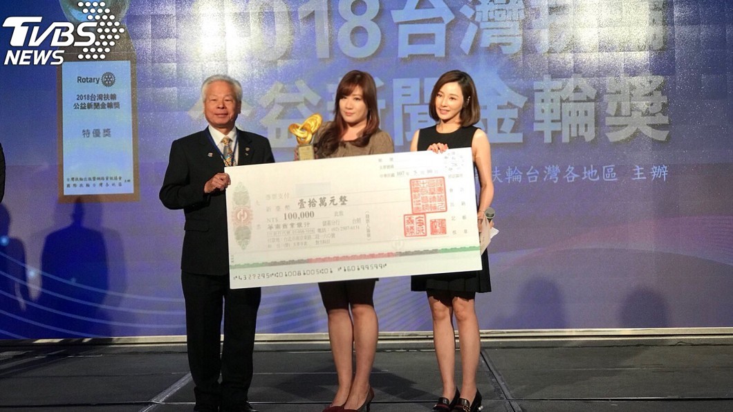 喬裝釣客2個月蹲點汙水河 記者揭發用藥污染獲肯定
