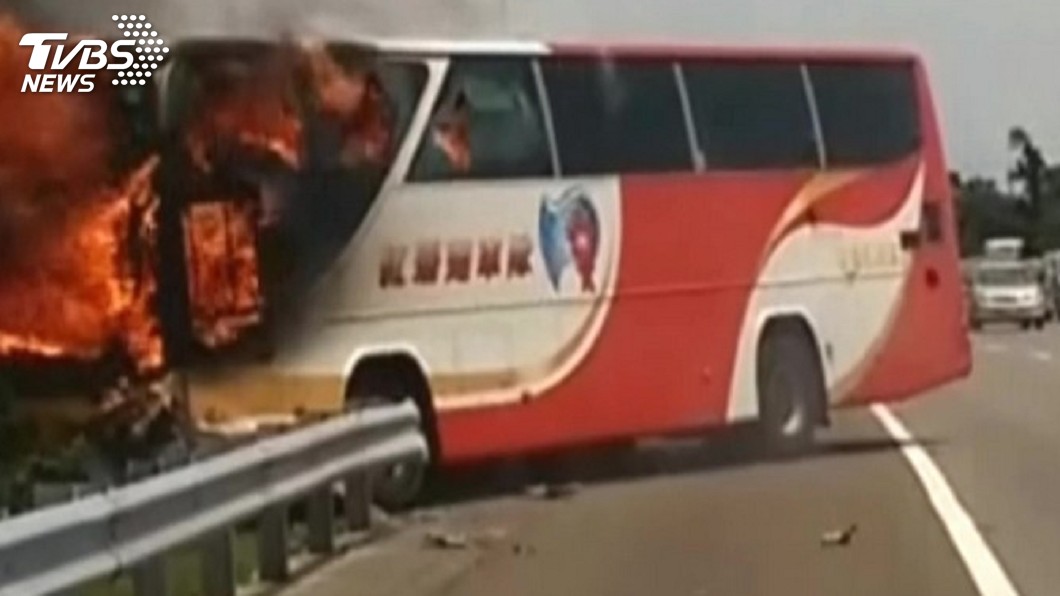 陸客火燒車　遊覽車公司判賠474萬元