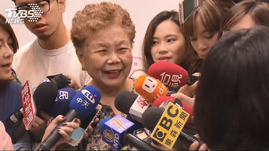 被抗議柯P砍敬老金 柯媽:身體不好拿1500幹嘛?