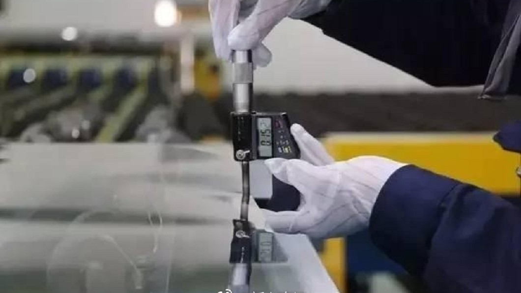陸自主研製「超薄玻璃」 堪比A4紙一樣薄