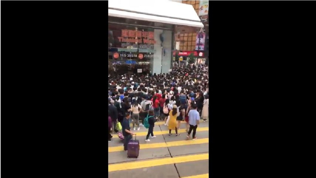 搶特惠! 香港「占領銅鑼灣SOGO」場面驚人