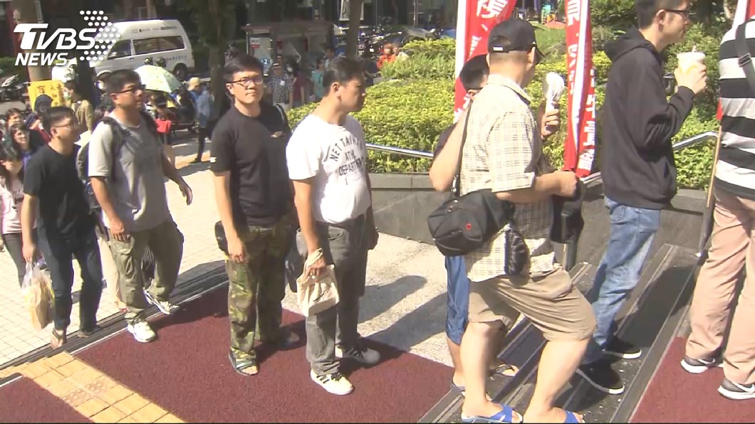 搶499商機?黃牛號碼牌喊價350元 網批:不要來亂