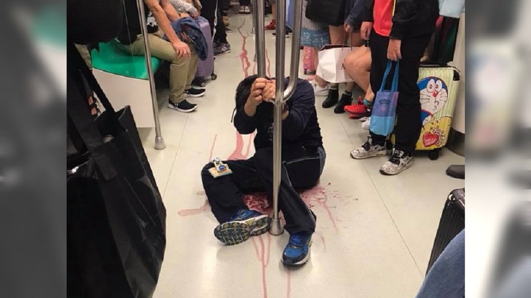 醉漢高捷嘔吐「布滿車廂」 網虧:痔瘡破了?