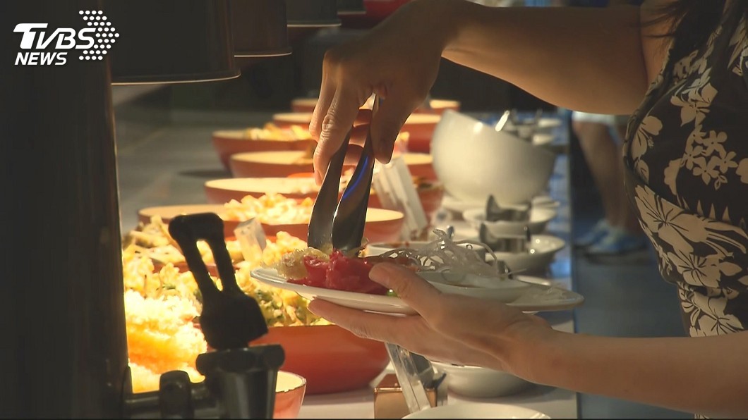 天熱帶動營業額 餐飲業職缺創近15個月新高