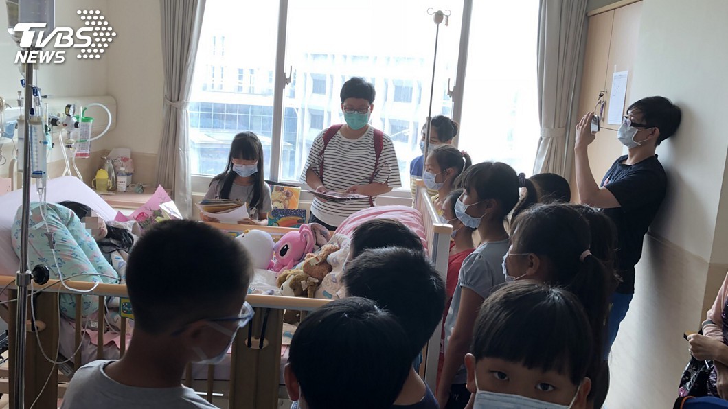 癌末女童安寧返鄉 同學不捨永遠的小公主