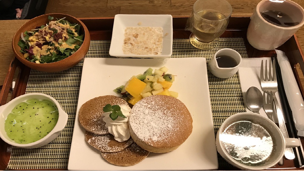 除了正餐之外,醫院還準備甜點給產婦補身體。(圖/翻攝自Imgur)