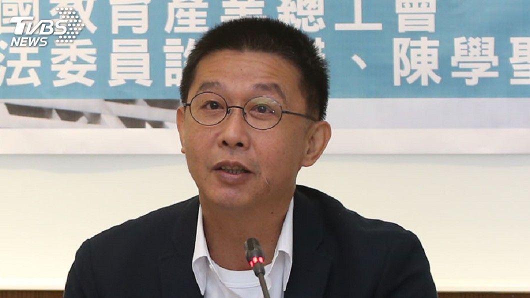 回應專職立委期待 許智傑即起辭京城銀行獨董