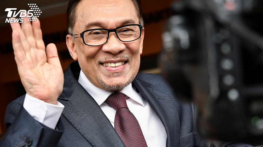 馬哈地兼教育部長 安華加入經濟顧問團