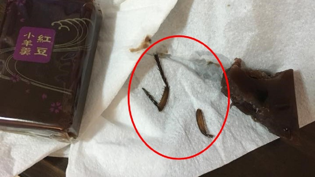嘔!義美小羊羹吃到「脆紅豆」 拉出一看竟是蟑螂腳