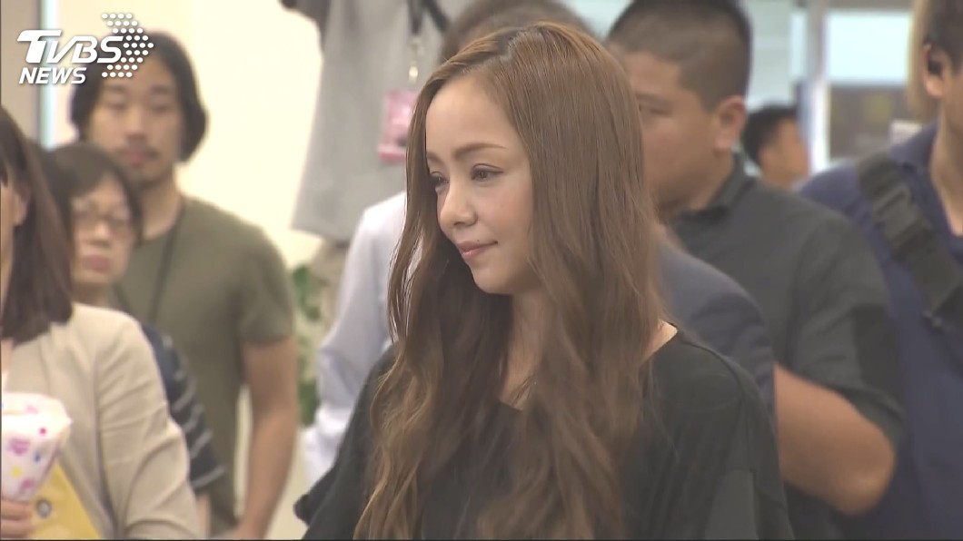 安室奈美惠抵台 封麥最終唱500粉絲追星