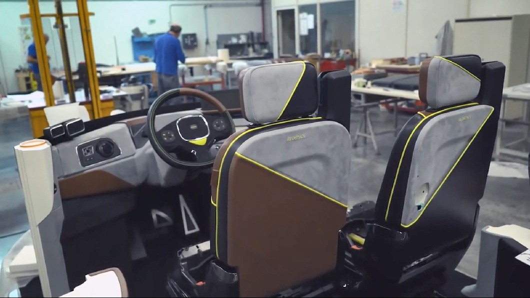 車子化身行動辦公室 可躺可坐還有電腦桌
