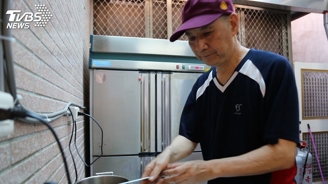 用父愛煮一碗熱麵 建中退休師為自閉症兒下鄉賣麵