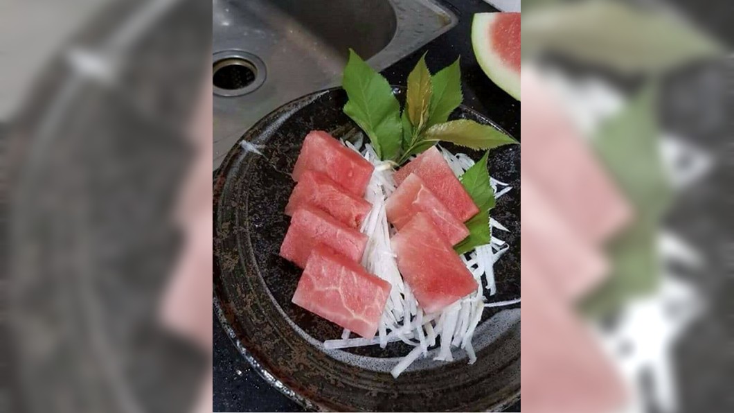 超有才!繳稅完沒錢吃日式料理 他切「西瓜」偽裝生魚片