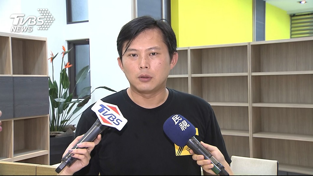 質疑縱放涉貪議員　黃國昌赴法務部抗議