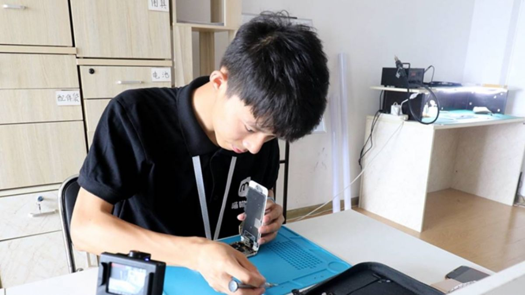 畢業生創業到府修手機　「2個月撈140萬」超意外！