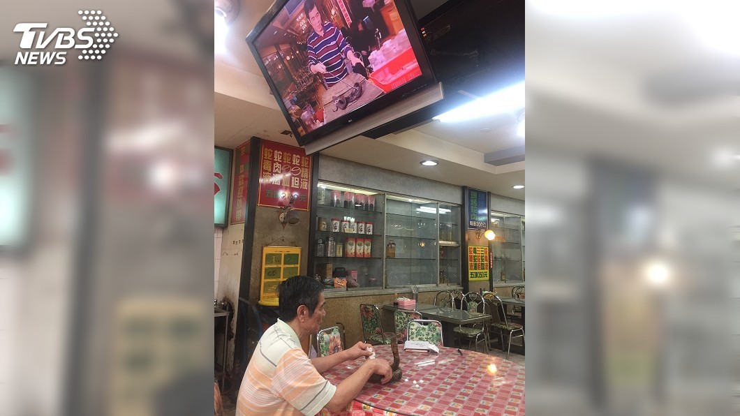 華西街蛇店吹熄燈號 弄蛇人慨同殞落