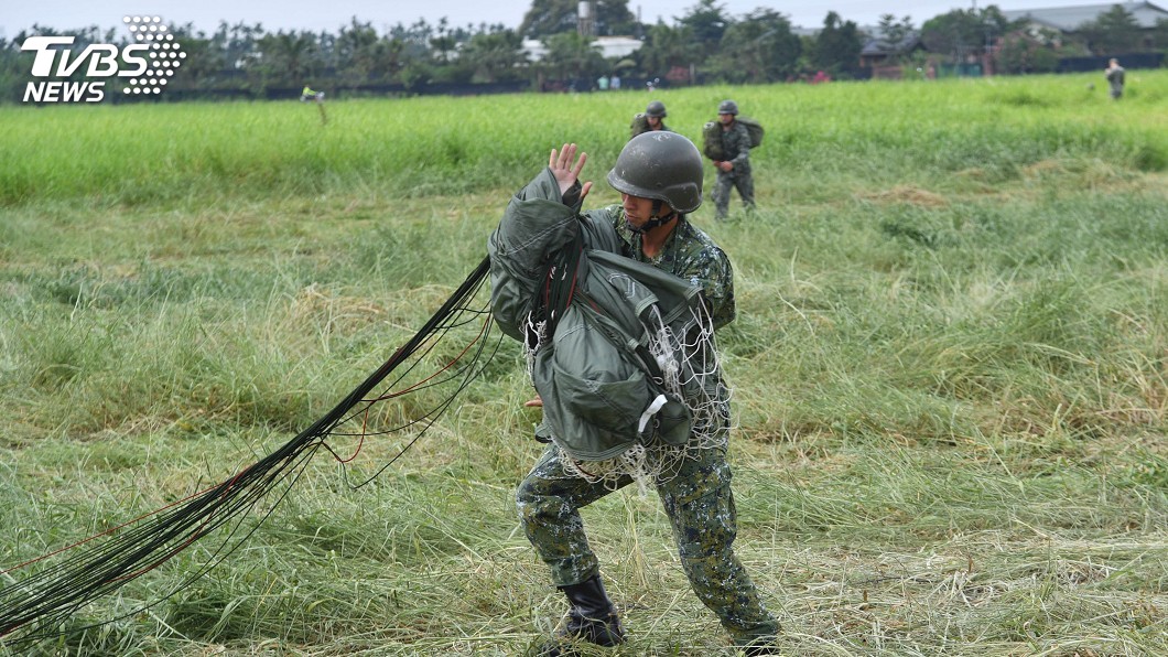 傘兵意外 漢光演習降落傘全數拆檢重摺