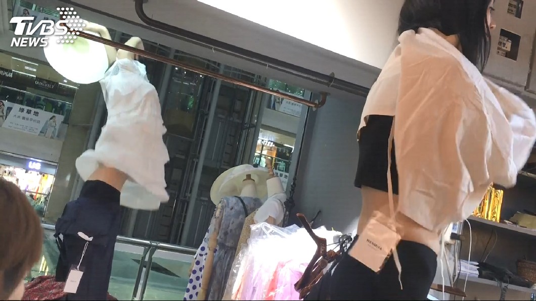 10秒1件!陸「穿版模特」 快速換裝百套衣
