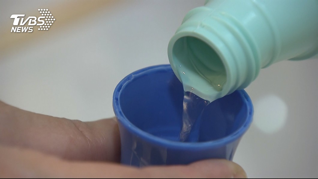 「泡一下手不會死!」老闆買嘸酒精 要員工泡漂白水消毒