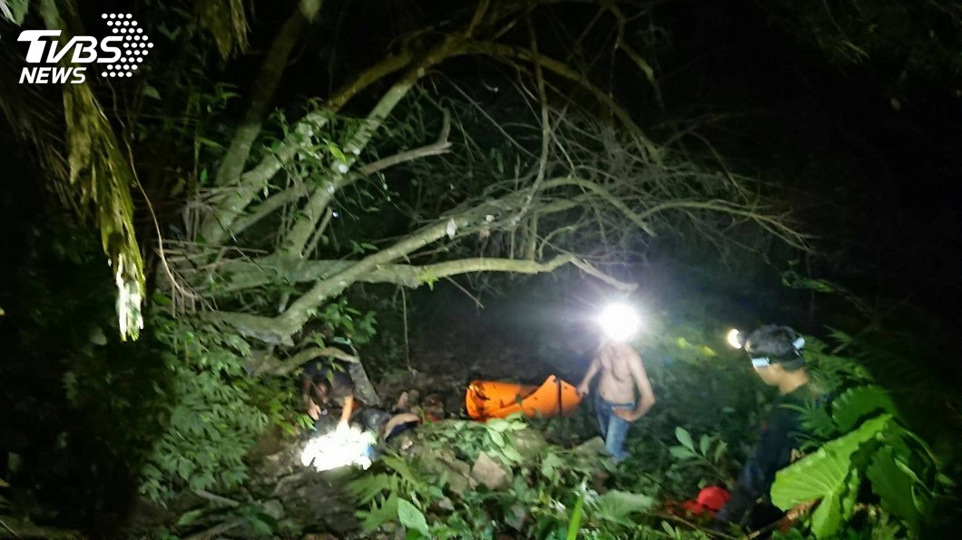 老翁上山採草藥　疑失足墜谷重創頭部