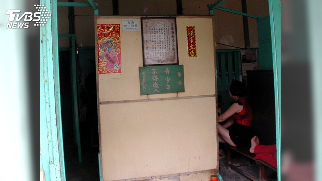 台東最後有牌性工作者 小夢用素描畫出情慾男女