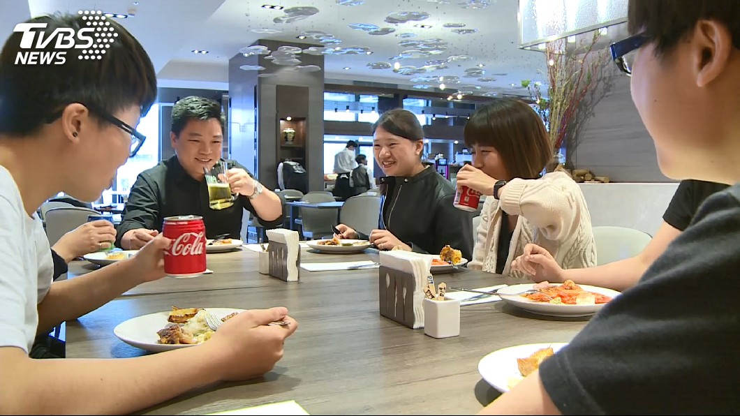 畢業季比優惠！餐飲業搶「謝師宴」商機