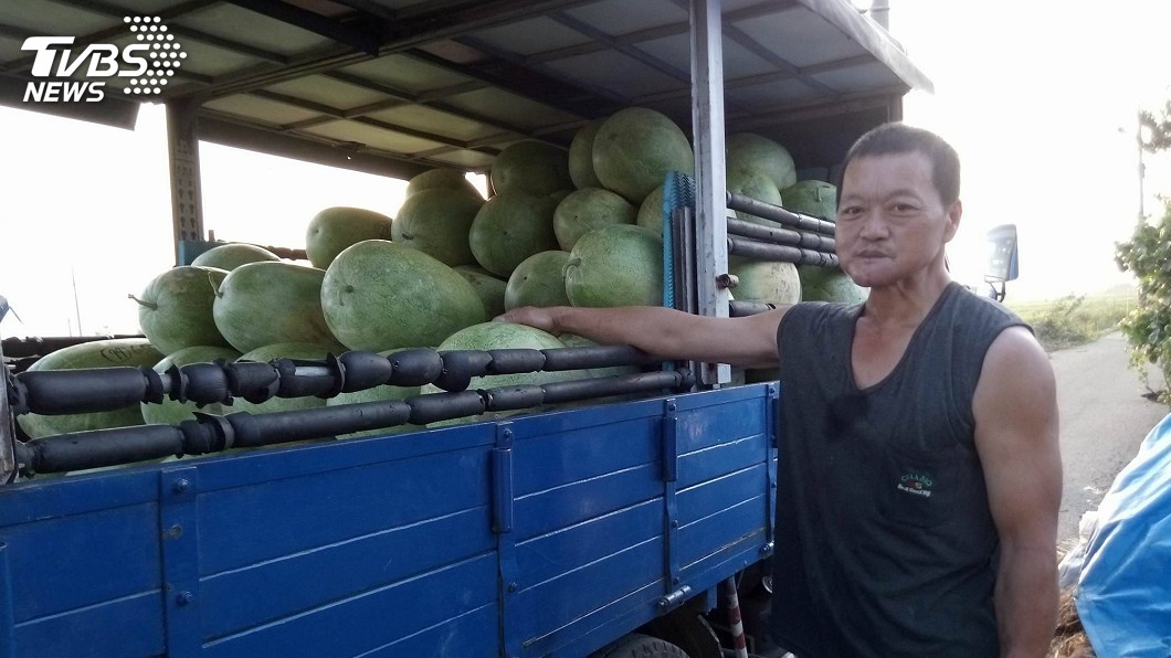 我沒時間倒下…單親爸跛腳又罹癌 賣西瓜扶養全家