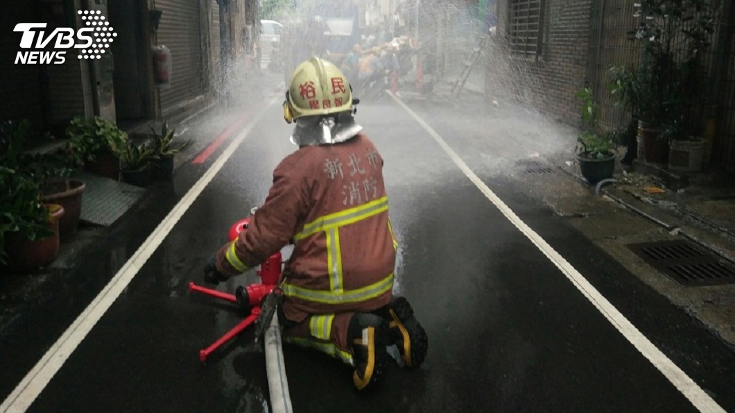 快訊/立院三讀 基層警消加薪約1370元
