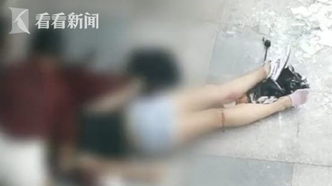 下課出教學樓!玻璃護欄3樓砸下 19歲女大生爆頭亡