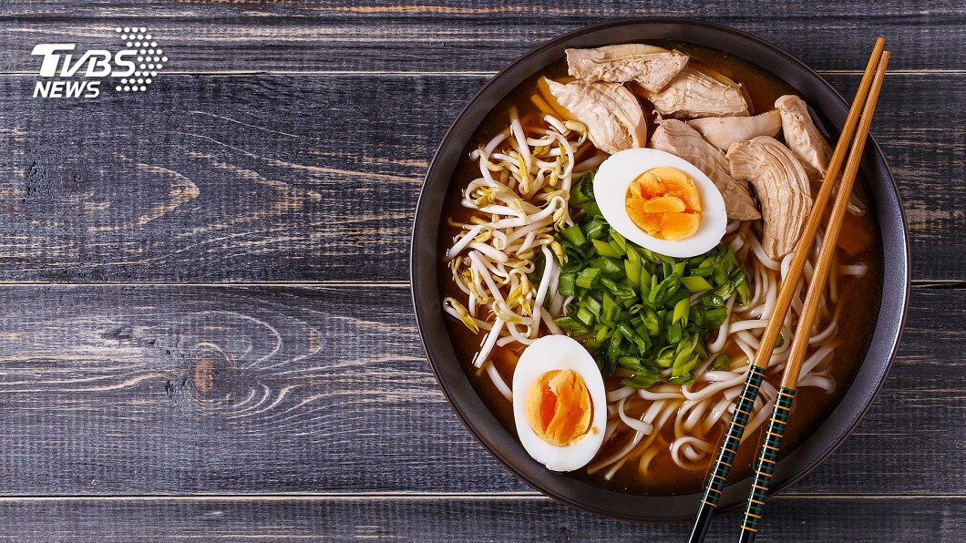 餐點佔位跑出去抽菸 台南拉麵店:不歡迎特殊客人