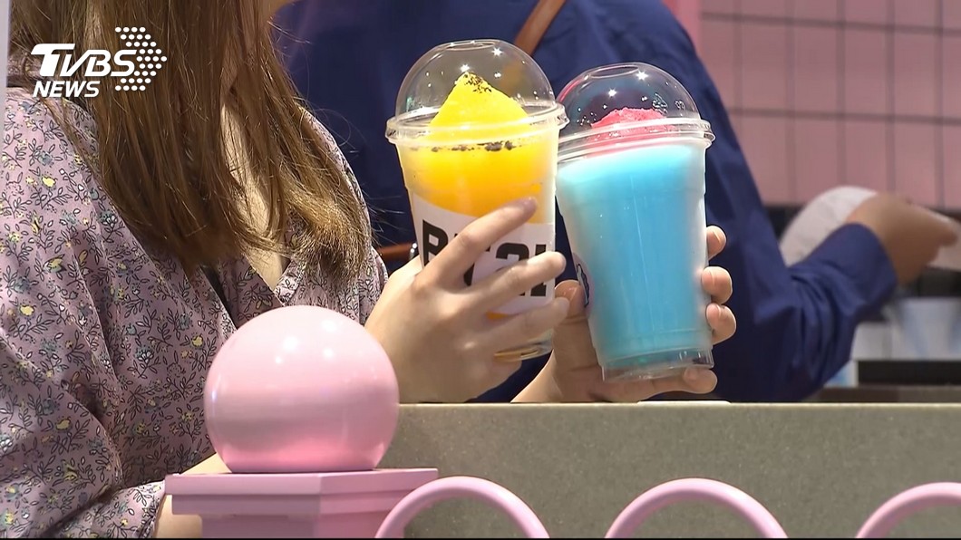 「防彈」推限定飲品！　偶像設計7角色粉絲搶買