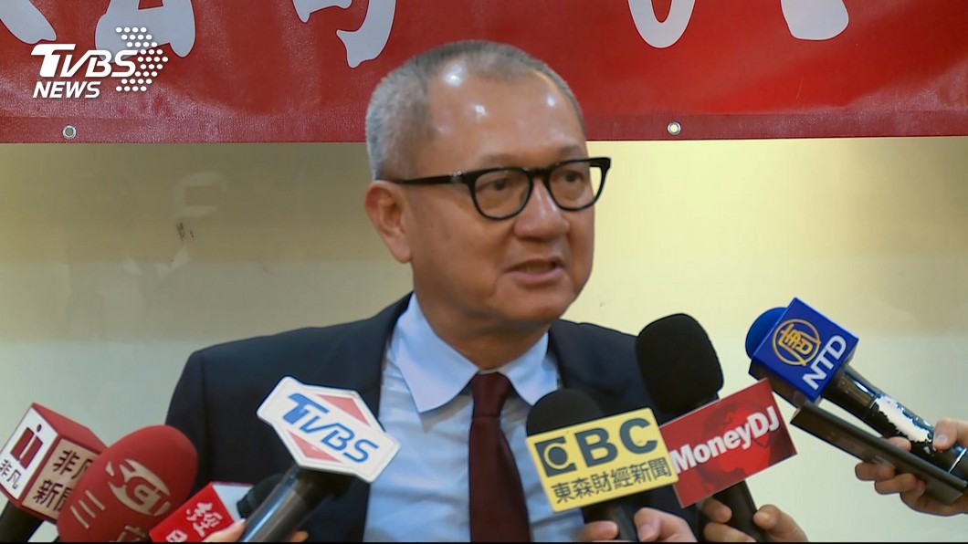 陳泰銘熱愛收藏葡萄酒。(圖/TVBS)