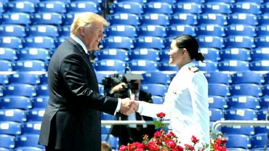 感動!3姊妹都讀美軍官校 替駐衛警父親完成夢想