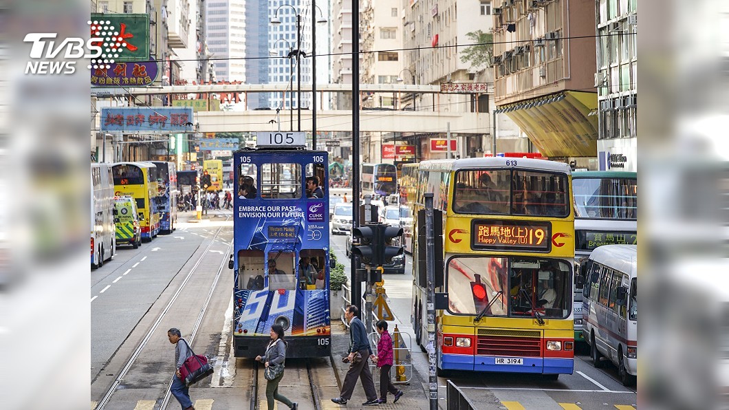 砍半薪都願來台 港人:住套房比劏房好