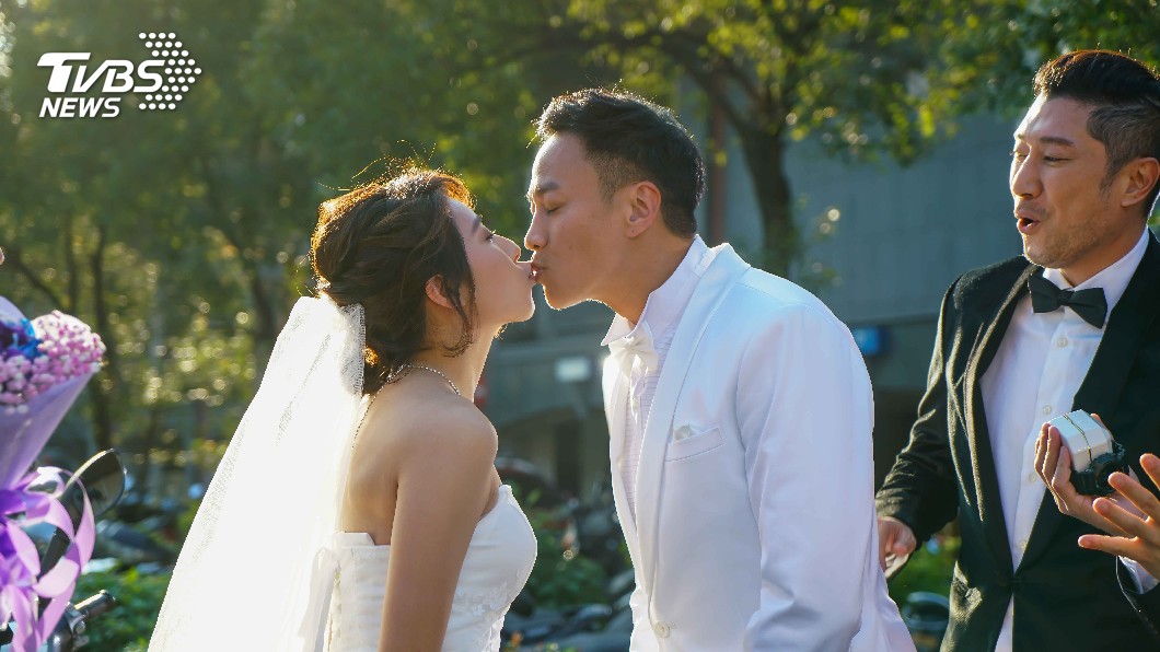 何潤東、楊晴浪漫婚禮 張鈞甯插花當伴娘