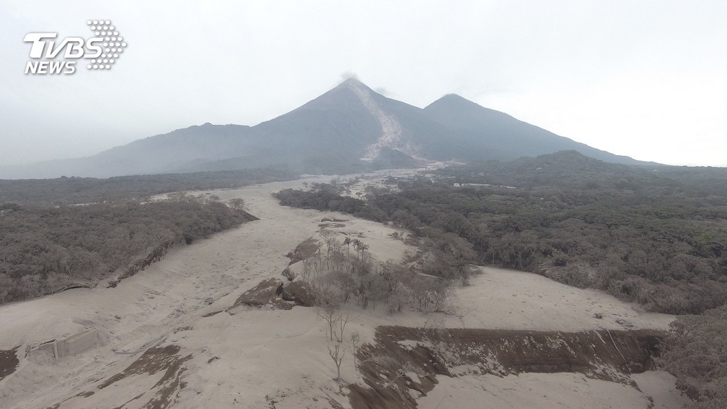 瓜地馬拉火山噴發滅村 72死、百人失蹤
