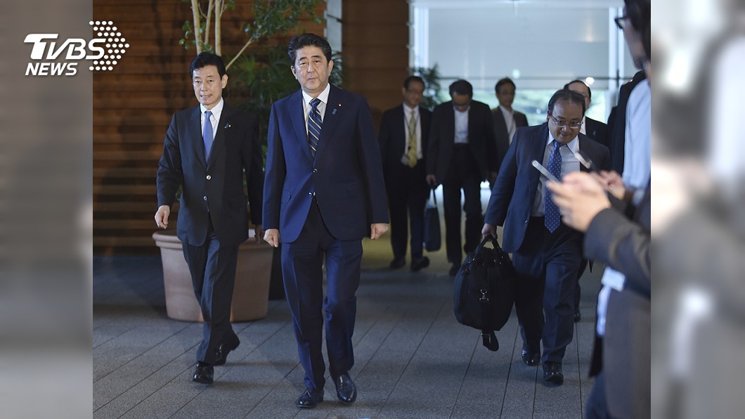 安倍內閣頻出包 副首相繳回1年薪資