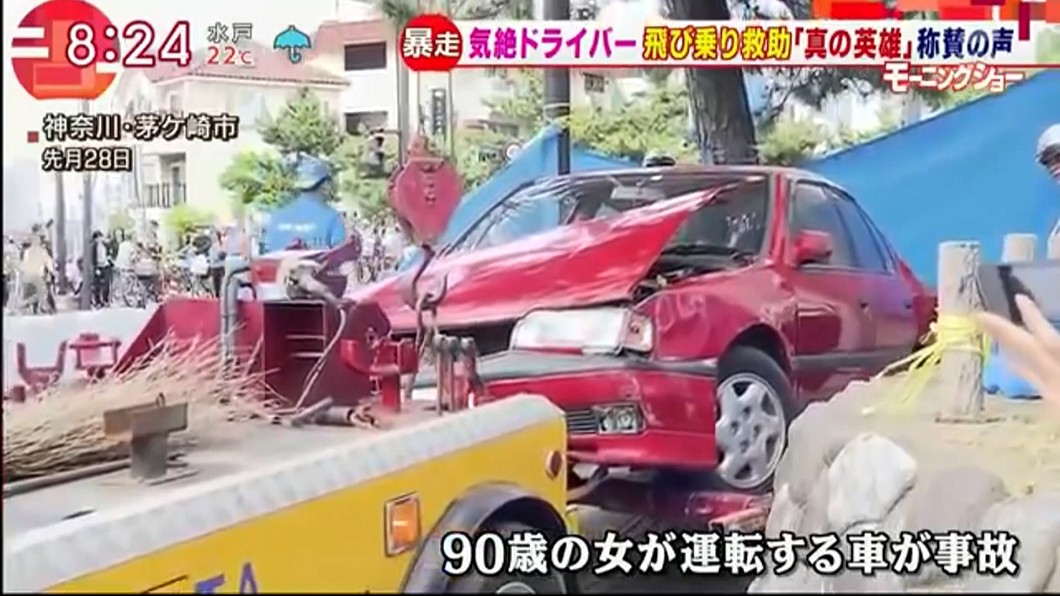 79歲駕駛闖紅燈被撞昏 路人追趕救人