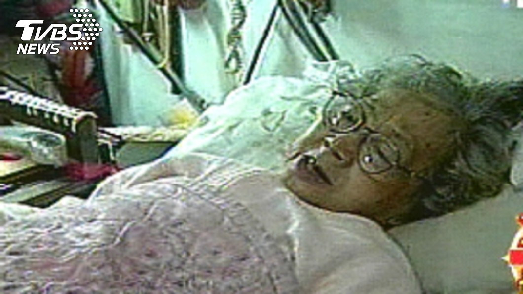 王曉民母親在罹癌時,害怕女兒無人照顧,1982年向立法院請願,要求速訂安樂死法律,使王曉民能夠解脫殘酷的病痛折磨。圖/TVBS資料照