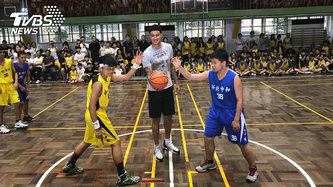 NBA湖人隊新星訪台 最愛水餃牛肉麵