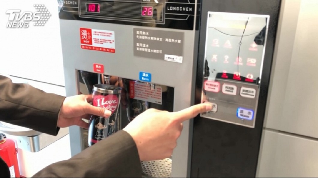 學長惡作劇水壺裝滾水 學弟一口灌下全身燙傷