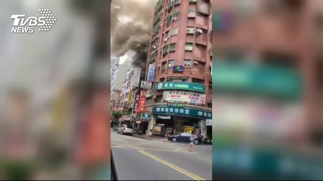 疑風管油漬釀禍！　汐止自助餐店竄濃煙
