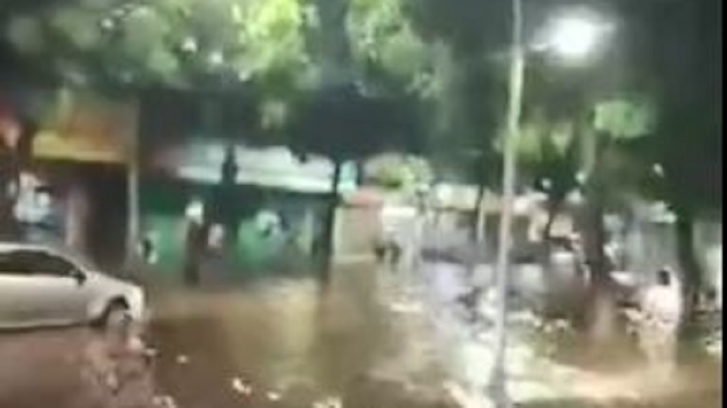 暴雨中廣告牌漏電　母女等公車觸電亡