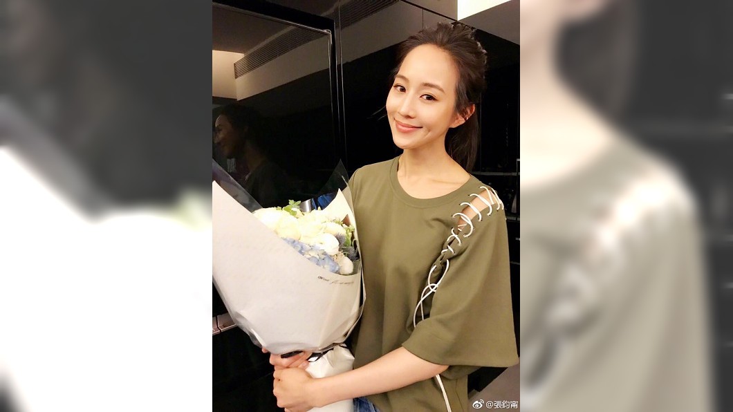 張鈞甯現身母校畢典 ! 法學院學弟妹狂尖叫