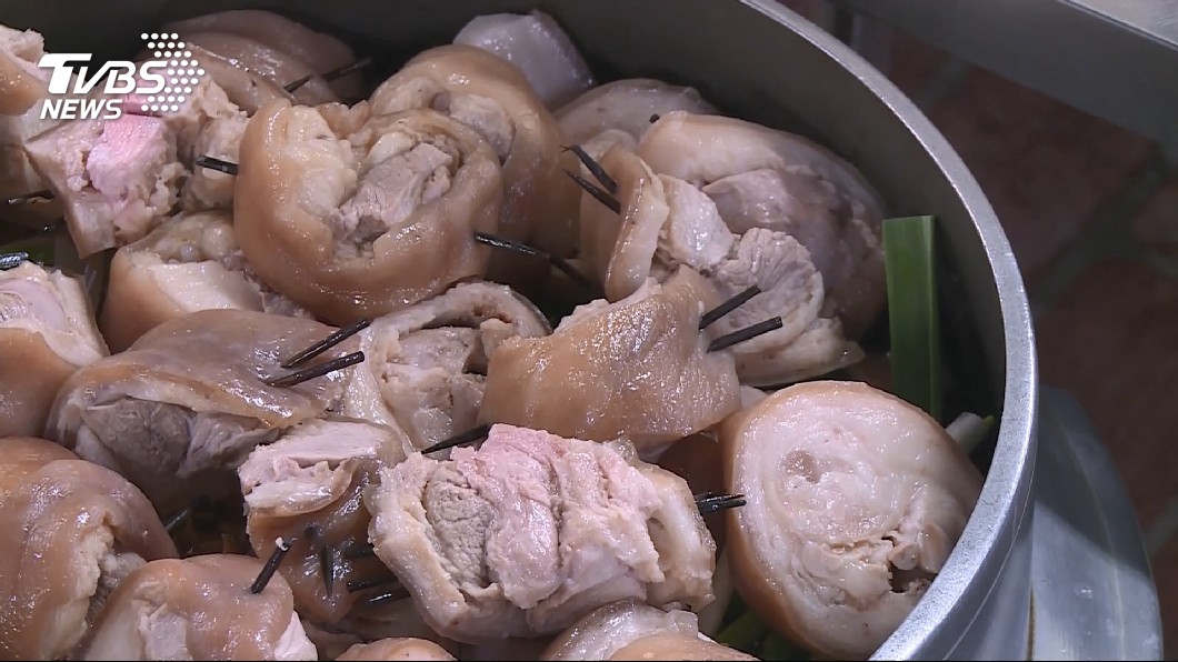 冒雨送紅燒肉…男友嫌燒焦提分手 女心碎:我錯在哪?